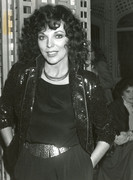 Joan-Collins-h27