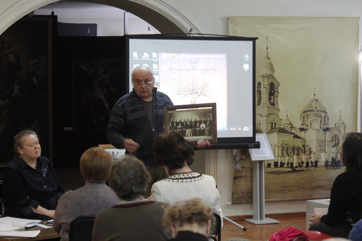 Выступает Е.Ю. Колесников