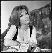 ingrid-pitt-c52