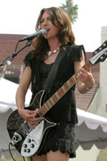 susanna-hoffs-b46