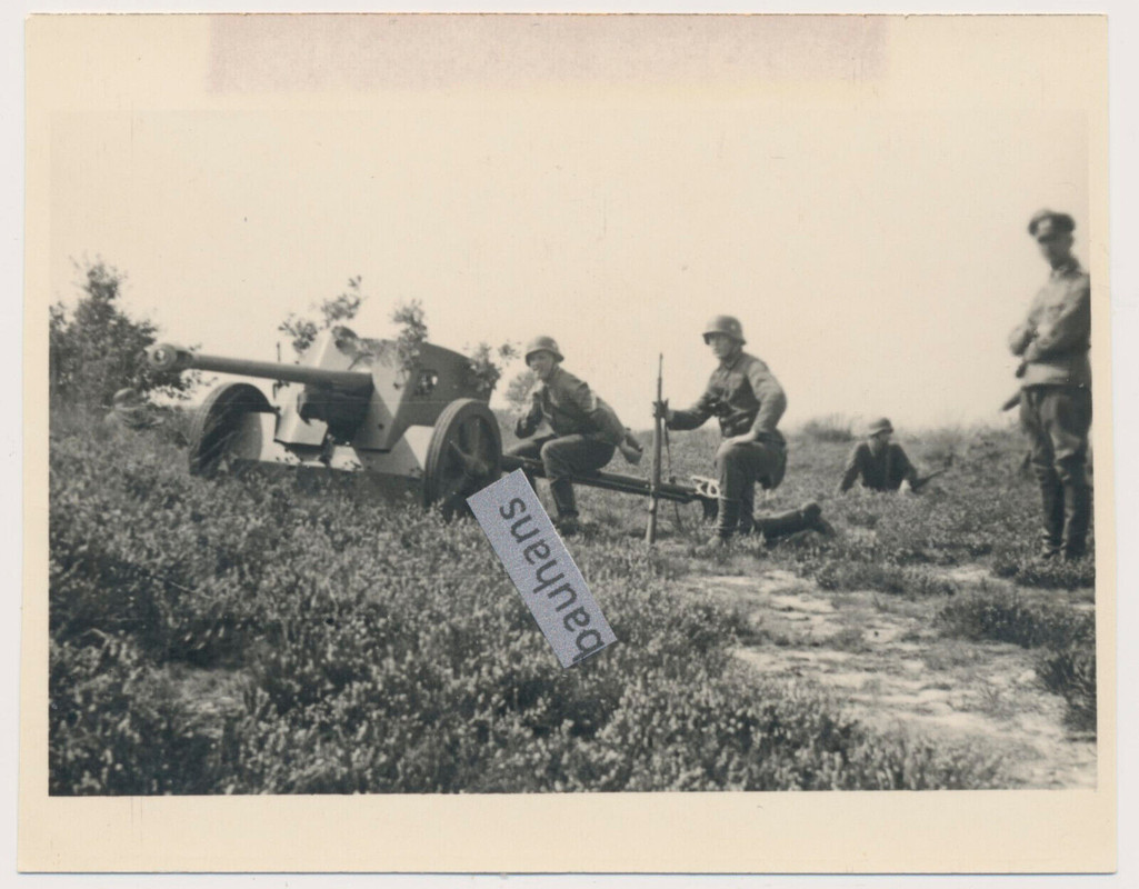 Foto Panzerabwehrkanone (PaK) Soldaten, Stellung 2.WK