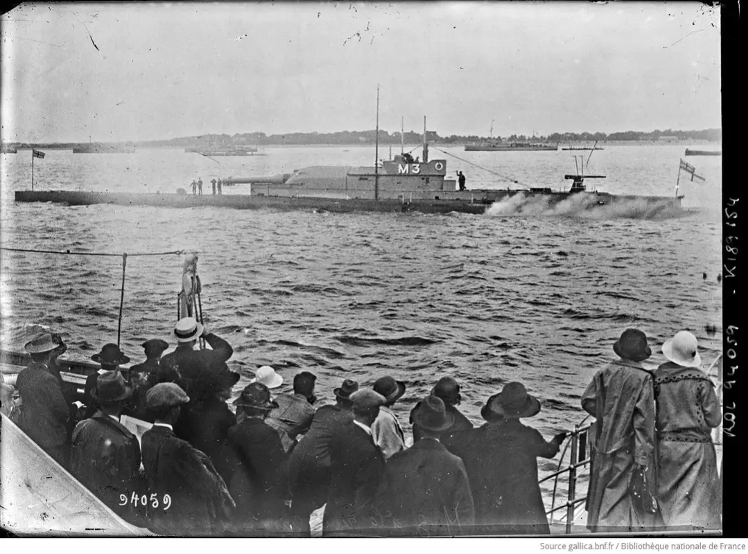july-26th-1924-naval-review-at-spithead-the-submarine-m3-v0-7374ifs86ued1