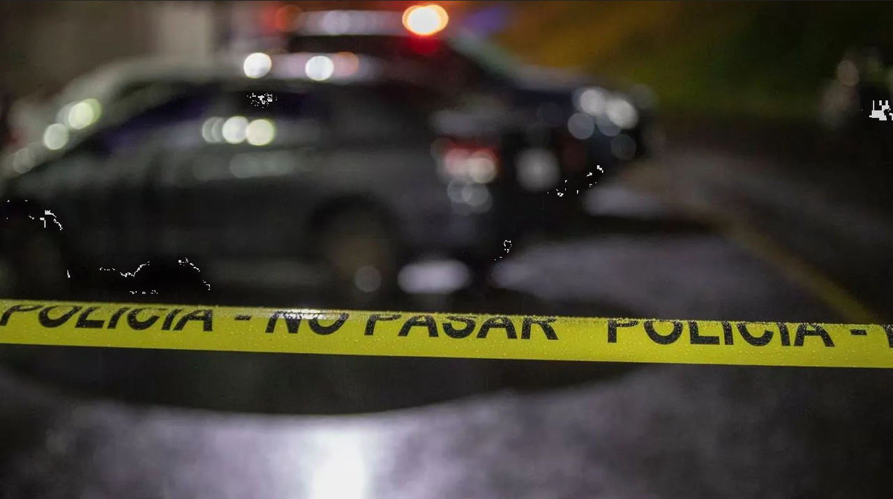 Nuevo León: Joven es asesinado mientras subía las escaleras de su departamento