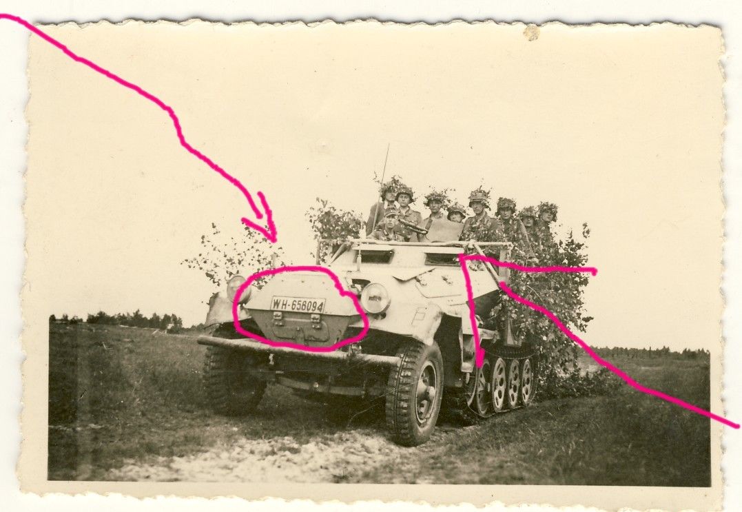 Panzer-Spähwagen Halbkette SPW Rahmenantenne MG 