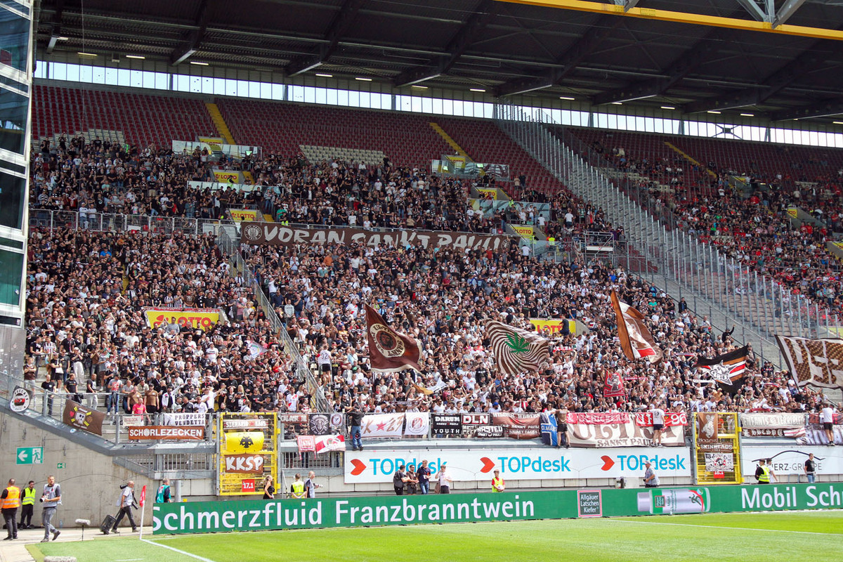 1-fc-kaiserslautern-fc-st-pauli-2-bundesliga-2023-2024-12