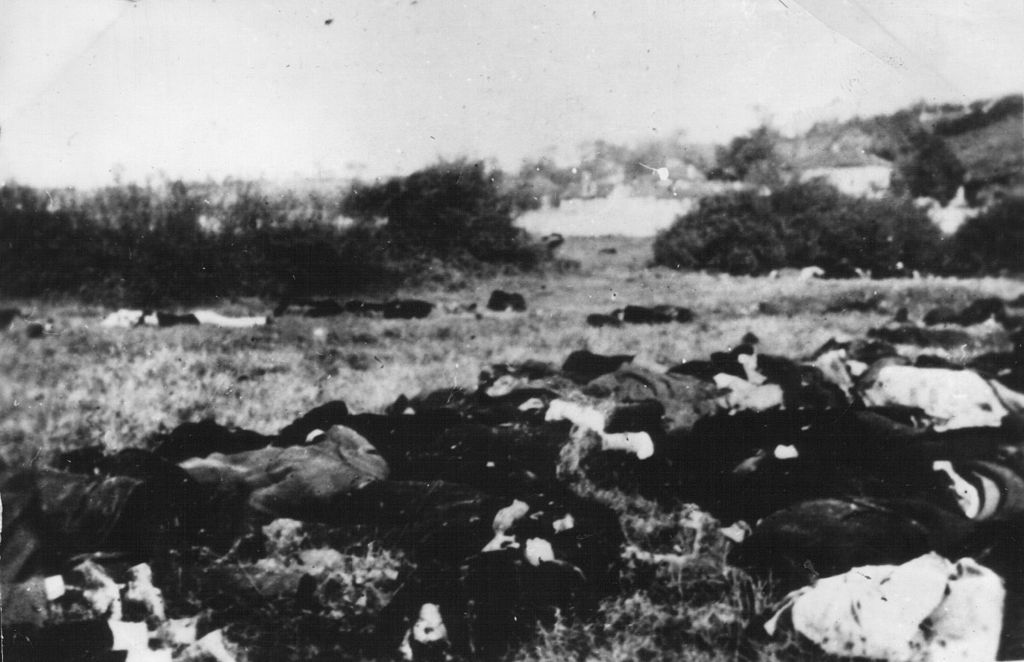 Corpses-in-Kragujevac-1941.jpg