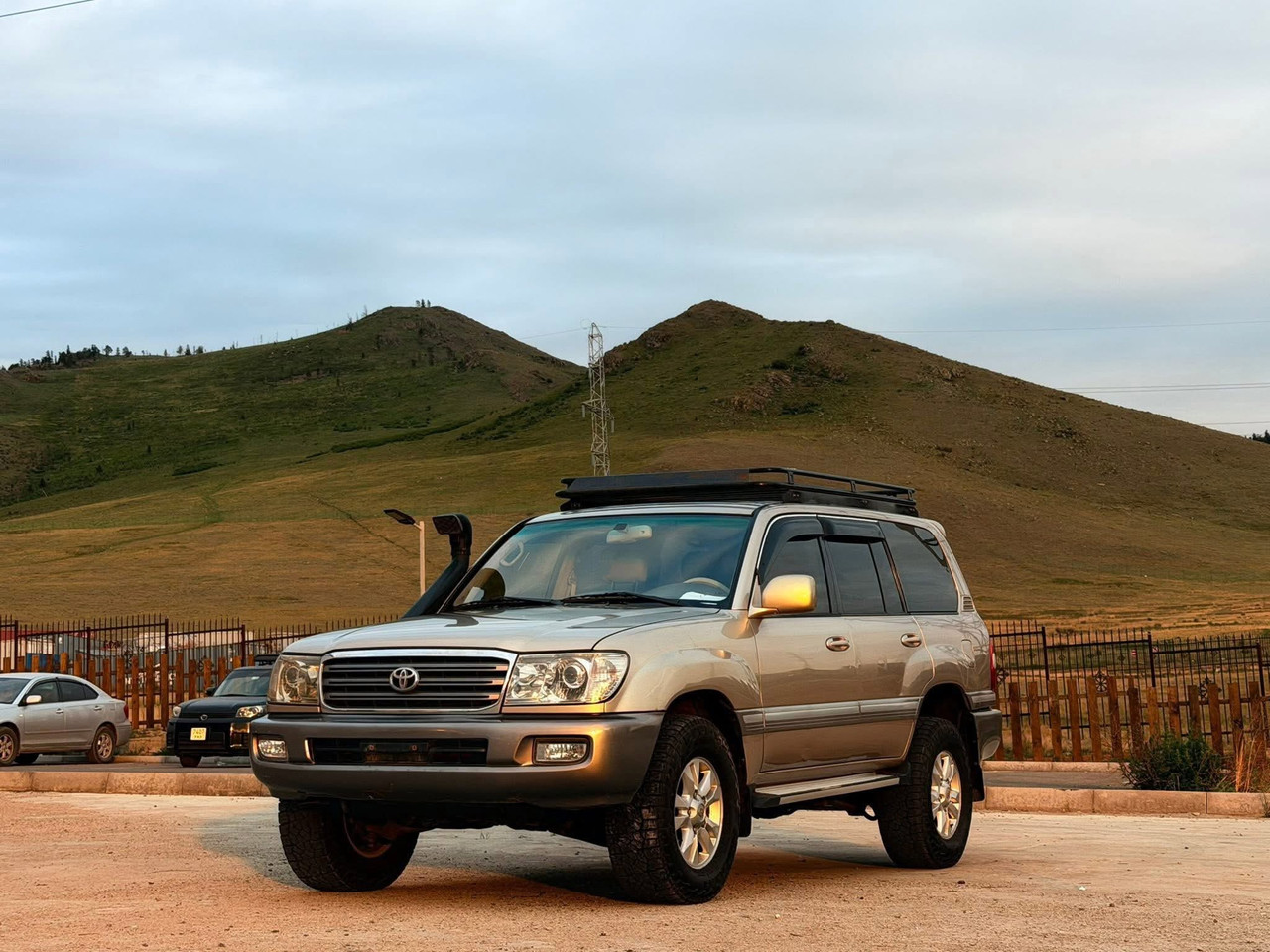 TOYOTA LAND CRUISER100