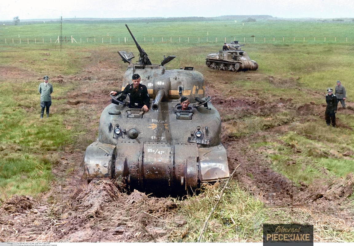captured-early-production-M4-A1-Sherman.jpg