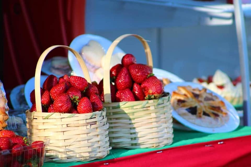 Feria de la Frutilla en Areguá