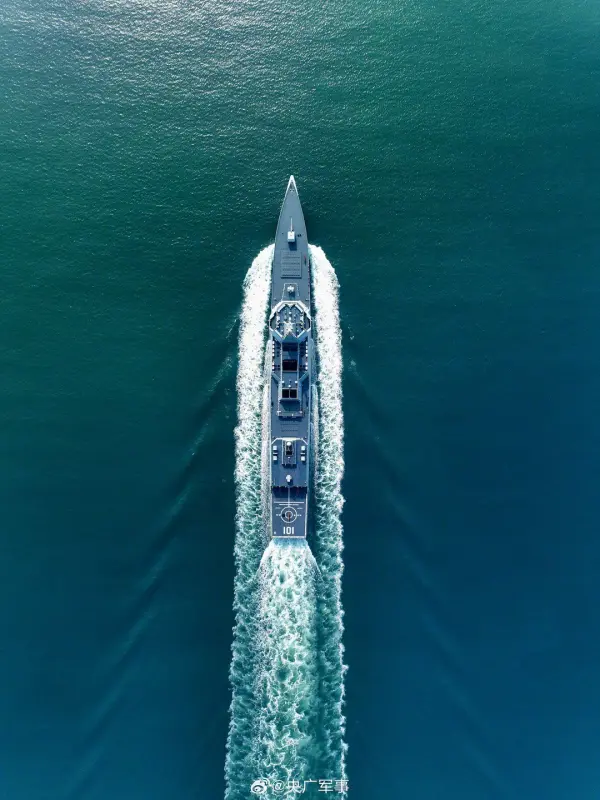 1535-x-2048-top-down-view-of-plan-type-055-destroyer-ddg-1o1-nanchang.webp
