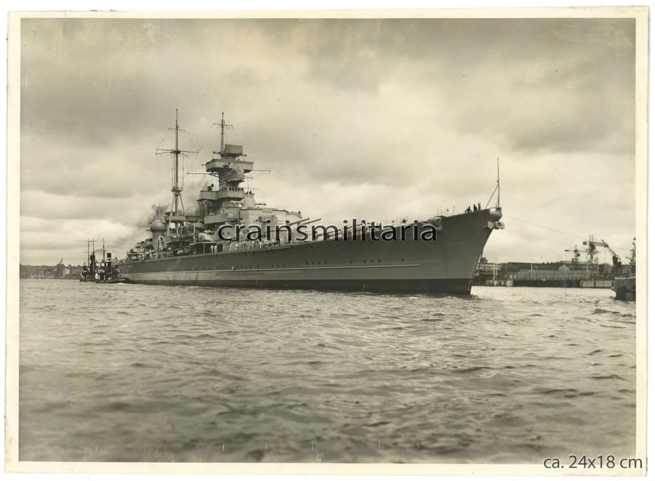 Orig RIESEN Foto Kreuzer Prinz Eugen im Hafen KIEL Germaniawerft 1940 Schiff