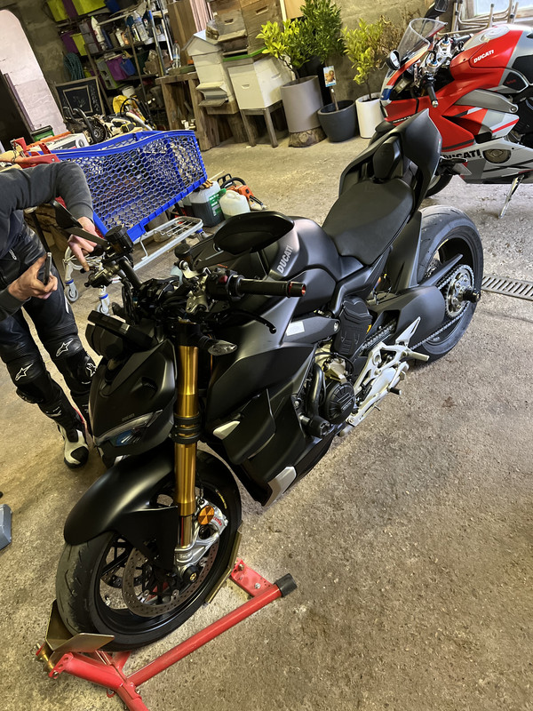 4E2EE9A4-FFD0-4360-815D-E0AA2C638EE3