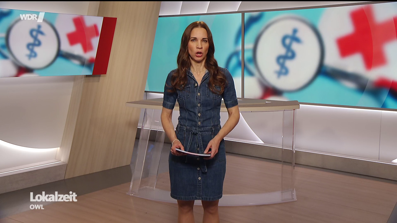 Kristina Sterz WDR Lokalzeit OWL 24 04 2026 90X Caps 43