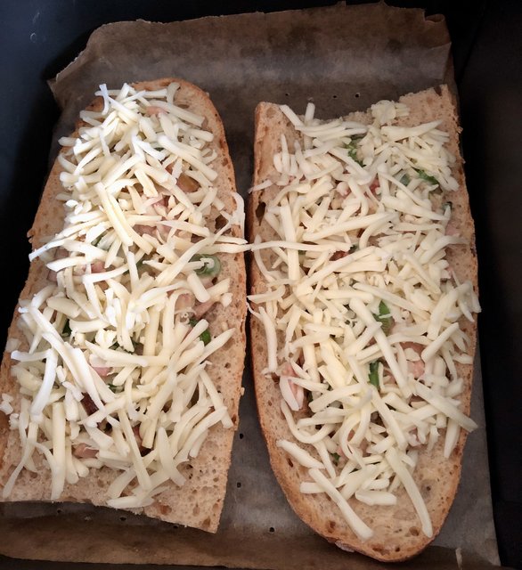 Багет с колбасой и яйцом (пристраиваем остатки)