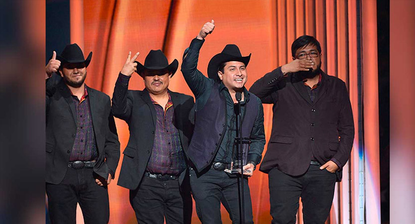 Hackean WhatsApp de Julión Álvarez