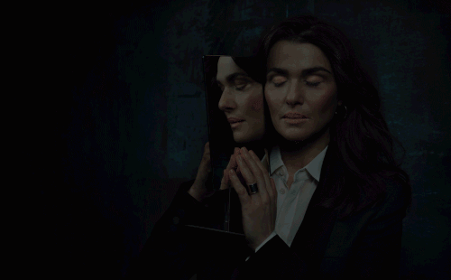 https://i.postimg.cc/dQNRJfZz/dead-ringers-emmy-v1-500x310.gif