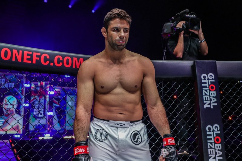 Маркъс Алмейда подписа с UFC и дебютира в Абу Даби