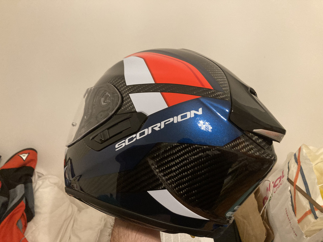 98513E00-6A9F-43B4-8F22-9C2CB3D7C091