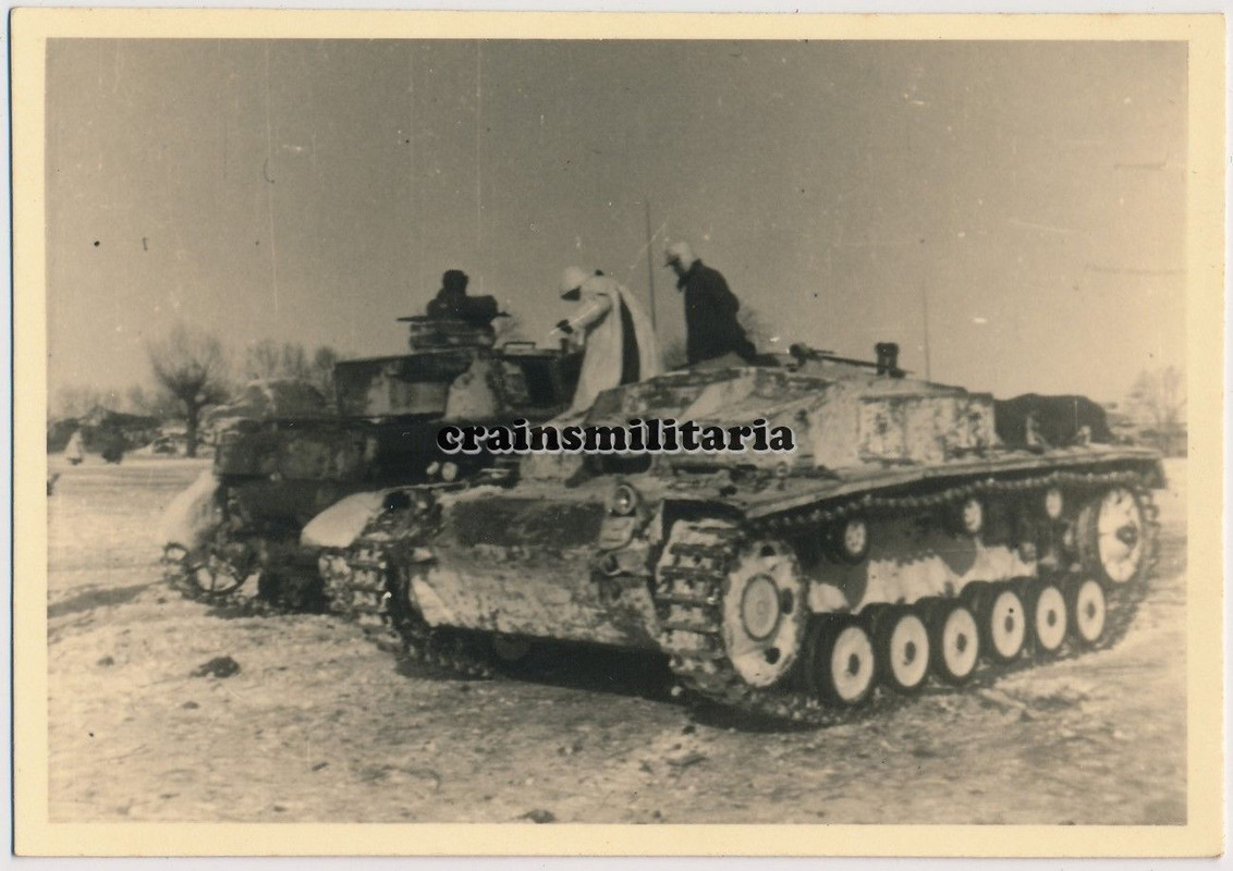 Orig. Foto Sturmgeschütz StuG III und Panzer IV Tank in Russland