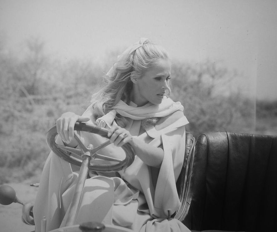 ursula_andress_c19