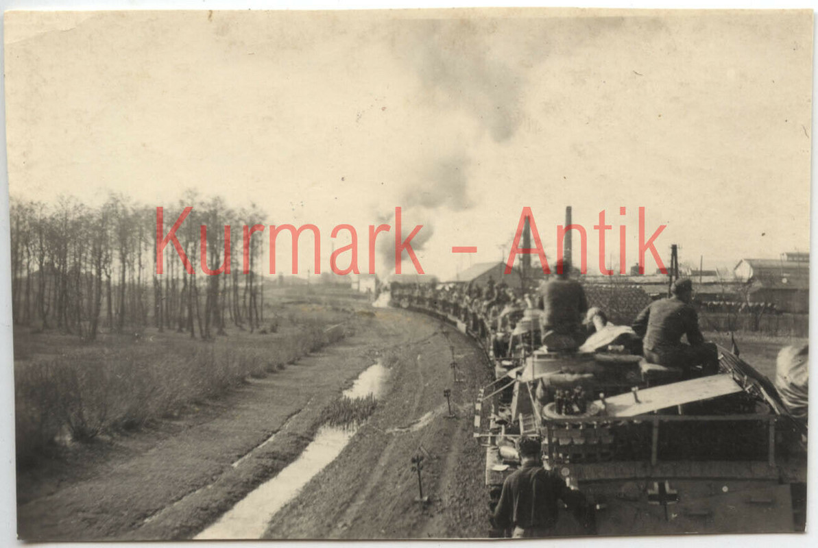 Foto Wehrmacht Panzer Stug Sturmgeschütz Russland Eisenbahn Transport !