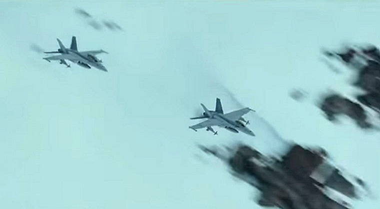 INDEPENDENCE-DAY-SUPER-HORNET-2-FOTOR.jpg