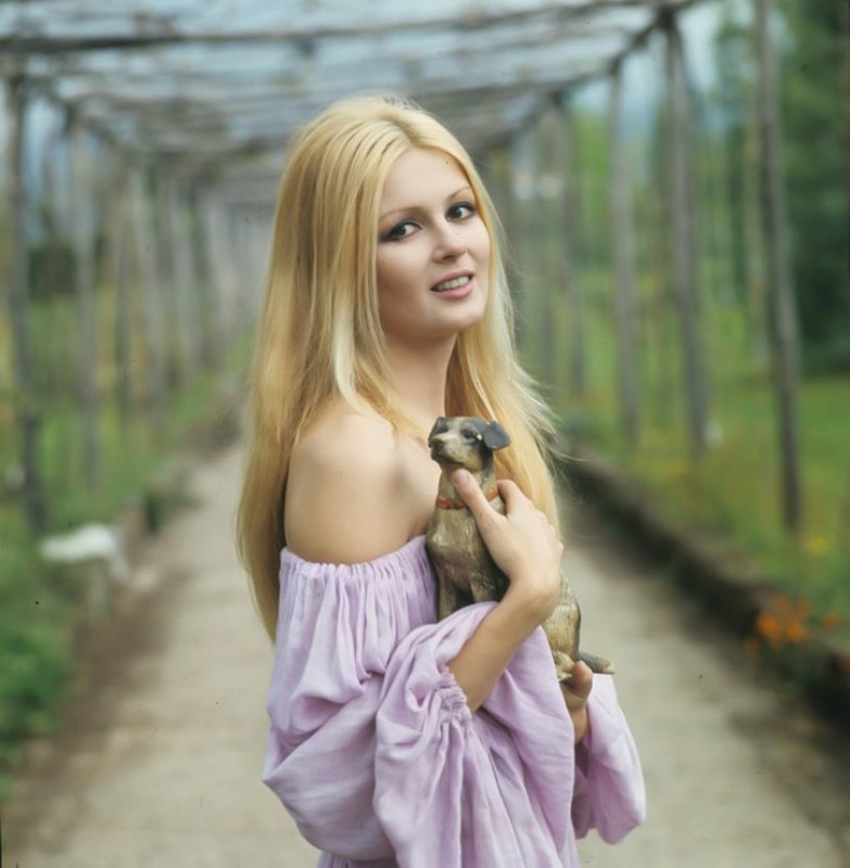 Pamela_Tiffin_b58