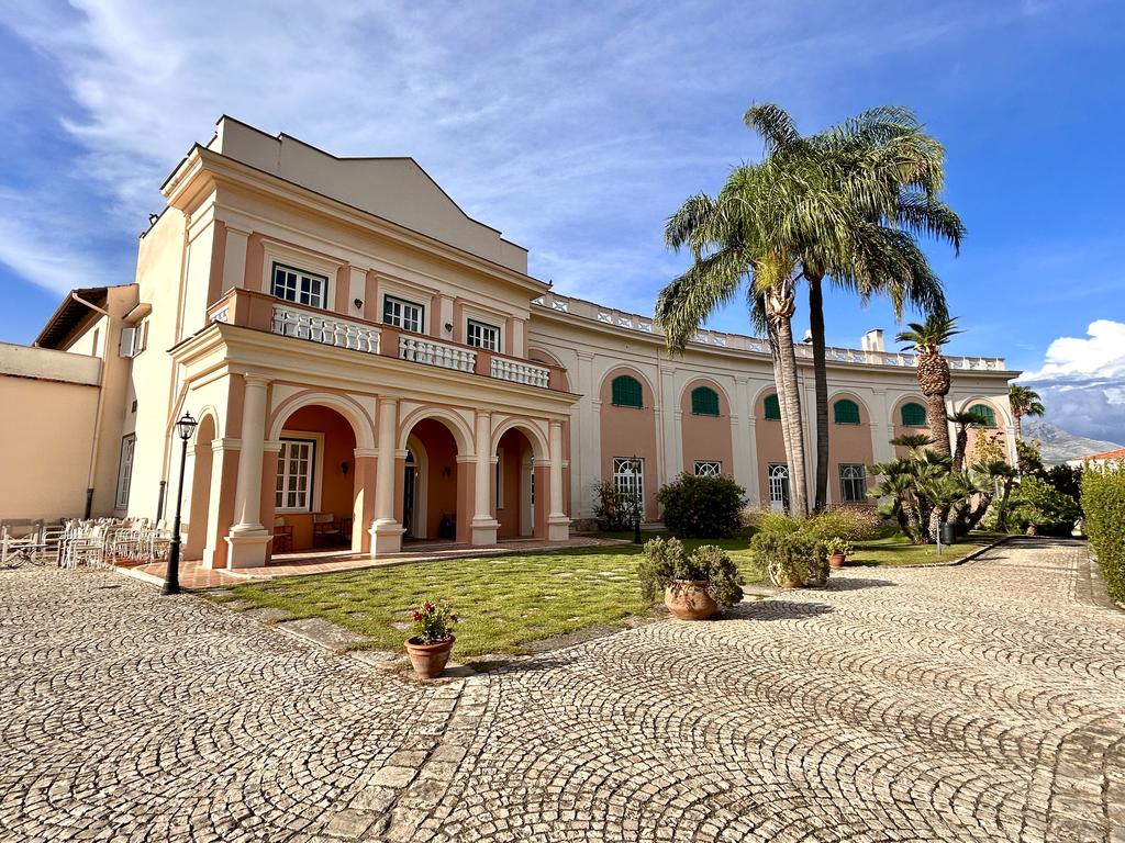 Жаркий сентябрь на побережье Тирренского моря. Жаркий сентябрь на побережье Тирренского моря.