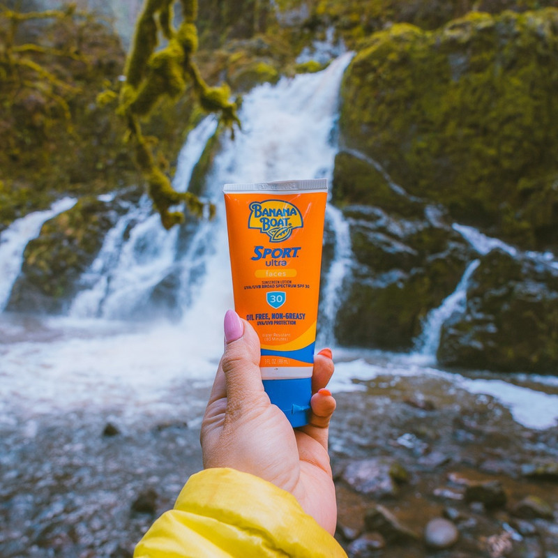 Banana Boat Sunblock Sport, merek sunblock untuk liburan ke pantai.