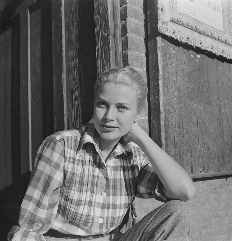 GraceKelly_md09