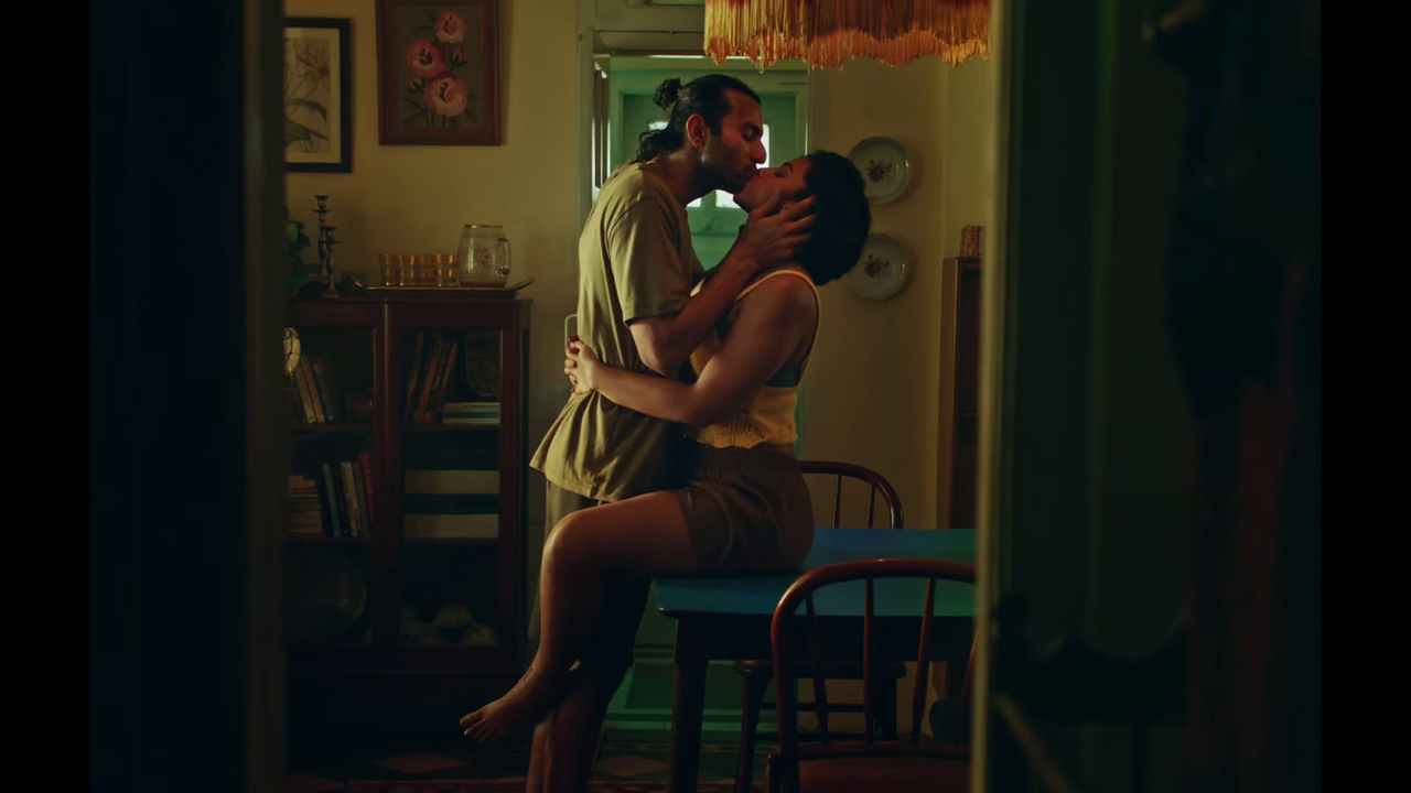 [Image: vlcsnap-2025-12-21-22h12m20s951.png]