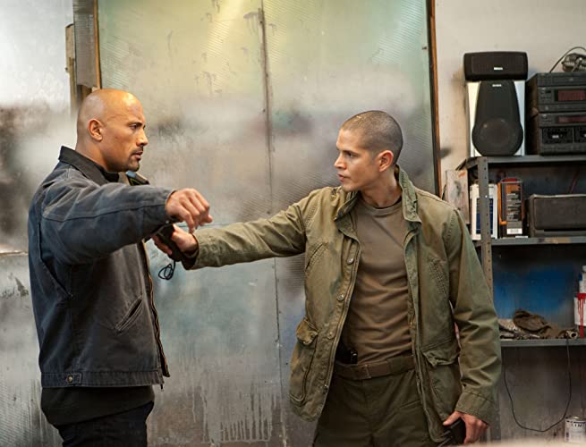 Dwayne Johnson dan JD Pardo in Snitch (2013)