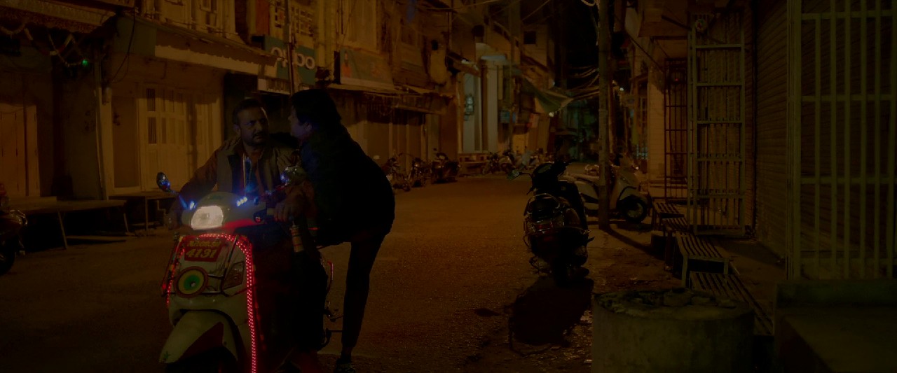 Holy-Cow-2022-Web-Rip-Hindi-1080p-x264-AVC-DD-5-1-ESub-mkv-0002