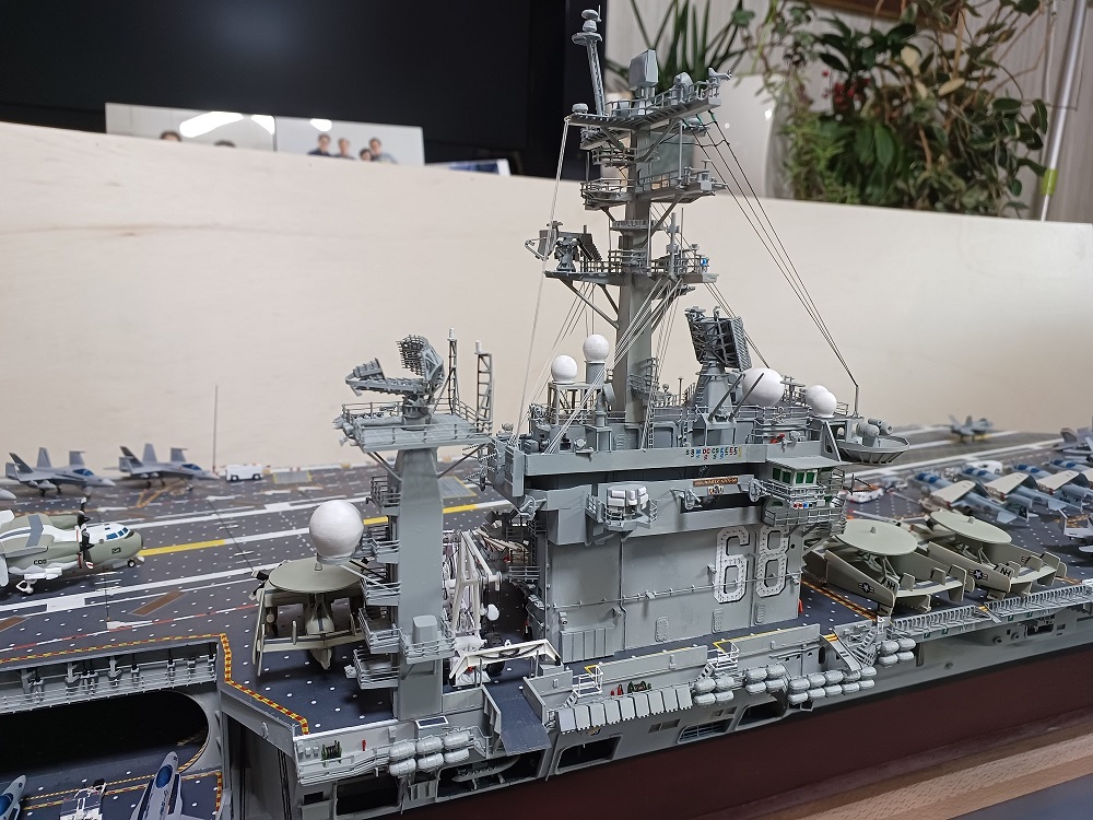 Porte-Avions USS Nimitz au 1/200 en total scratch traditionnel File