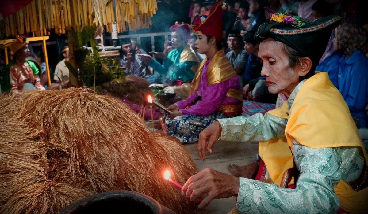Upacara Adat Unik dari Indonesia Bagian Tengah yang Masih Dilestarikan