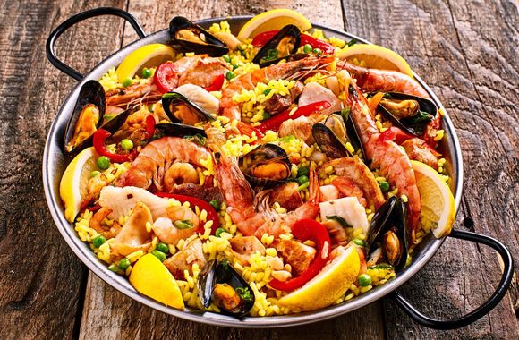 La paella, autre plat de fruits de mer régulièrement consommé dans le nord-ouest du pays.