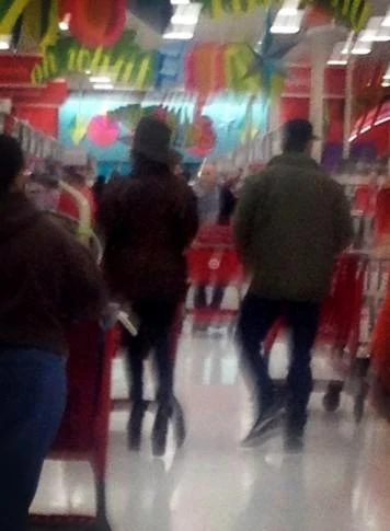 12-24-12-Gaga-and-Taylor-in-Target-in-Pe