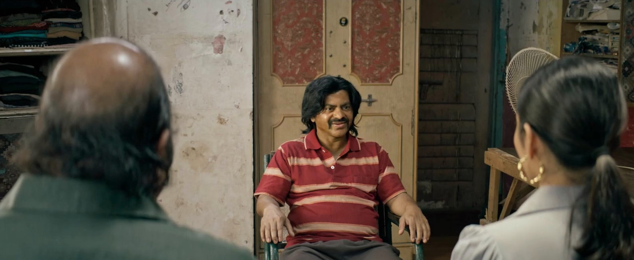Bloody Beggar 2024 WebRip [Malayalam + Kannada] 480p, 720p ESub Screenshot