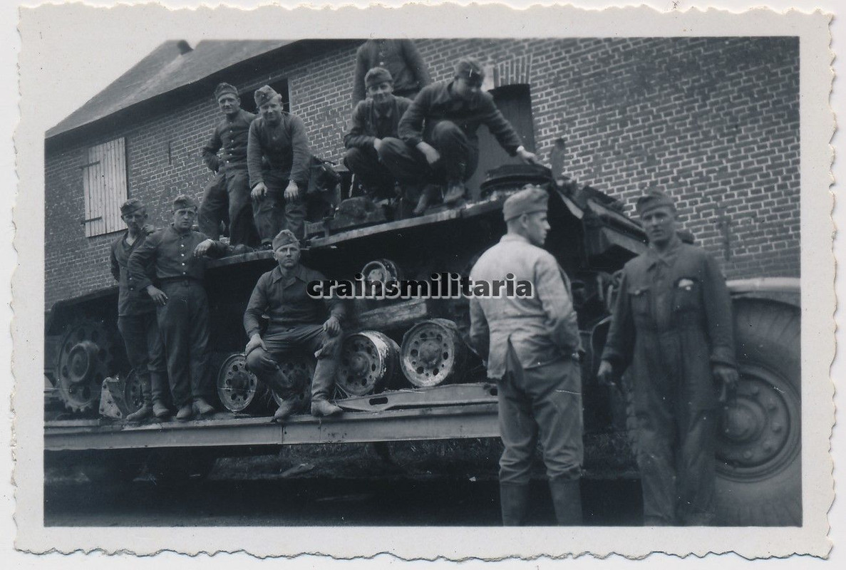 Orig. Foto zerstörte Panzer III Tank auf Tieflad