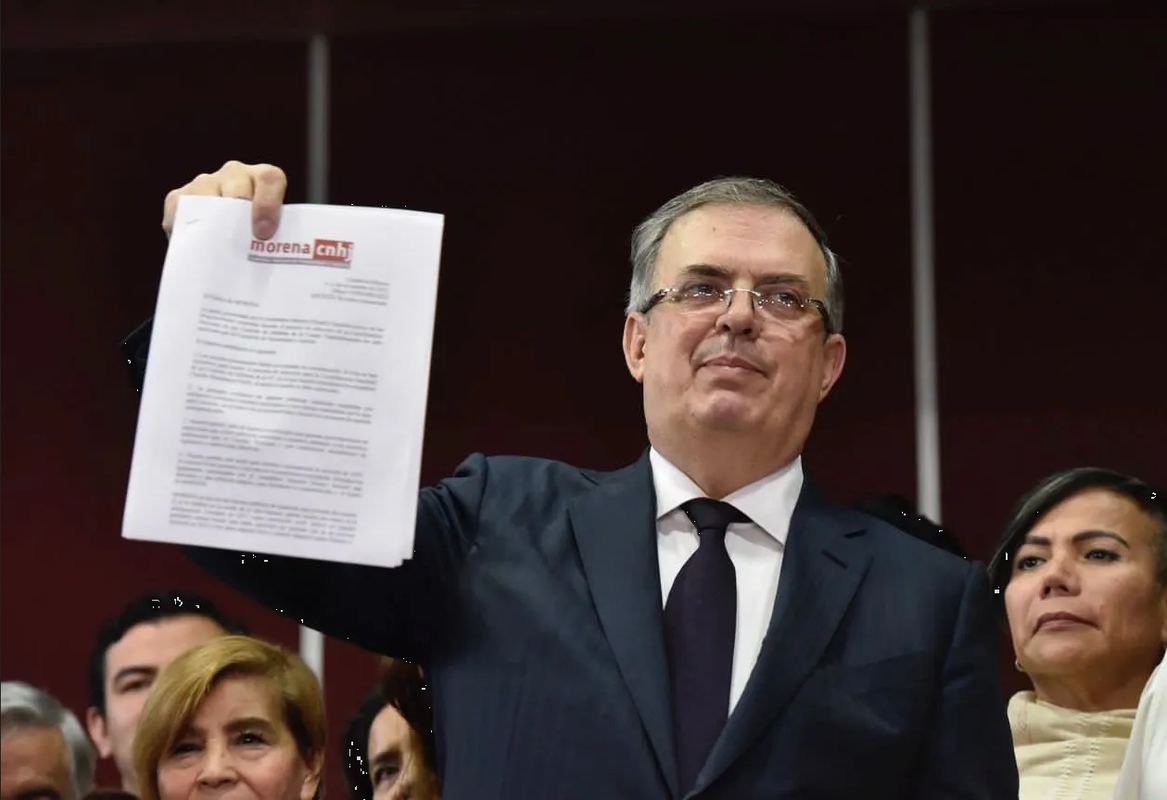 Ebrard ‘hace las paces’ con Morena; respalda a Sheinbaum para 2024