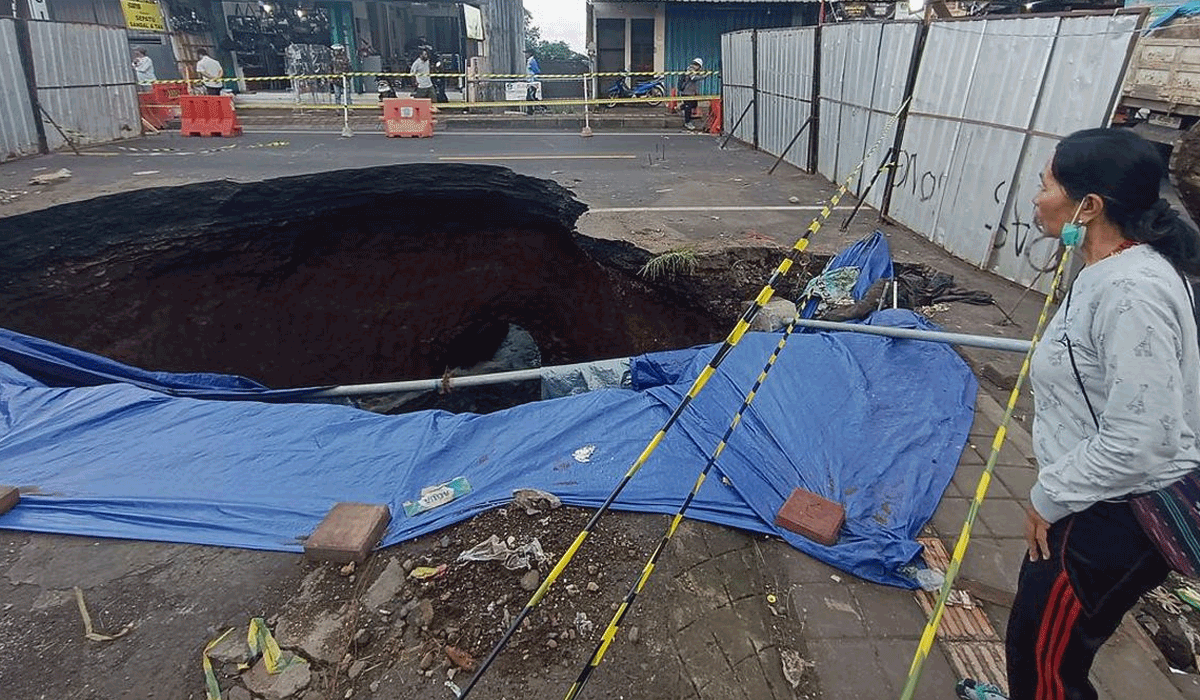 Jalan di Tabanan, Bali Ambles Segera Diperbaiki, Targetkan Selesai Dua Pekan Jalan di Tabanan, Bali Ambles Segera Diperbaiki, Targetkan Selesai Dua Pekan