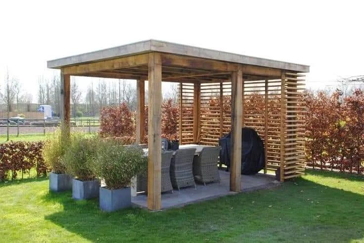 برجولة مع أرضيات خشبية