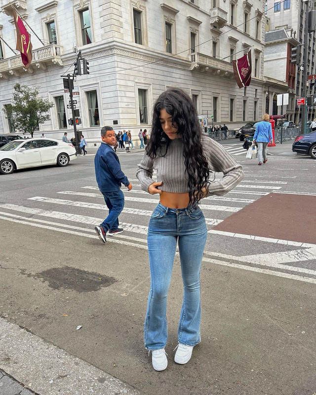فانيسا رينهارت بإطلالات جريئة تشعل مواقع التواصل  Vanessa-rhd-1718890302488