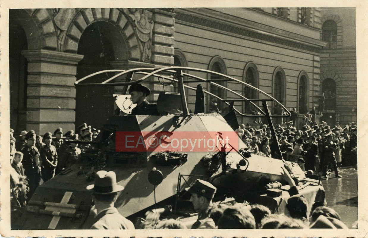 Panzerspähwagen Panzer Tank 8 Rad Foto1