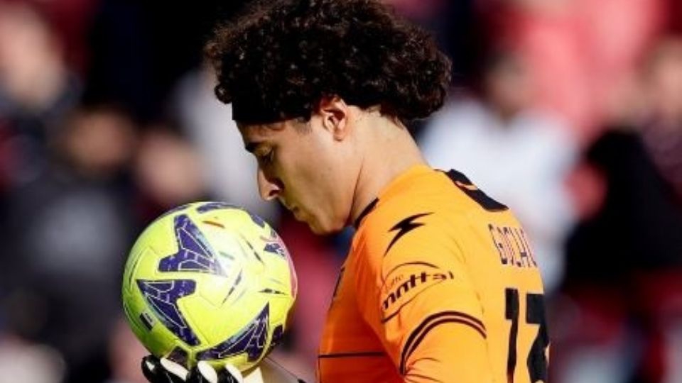 Guillermo Ochoa no pudo evitar la derrota del Salernitana ante Napoli, pero si salvó una goleada