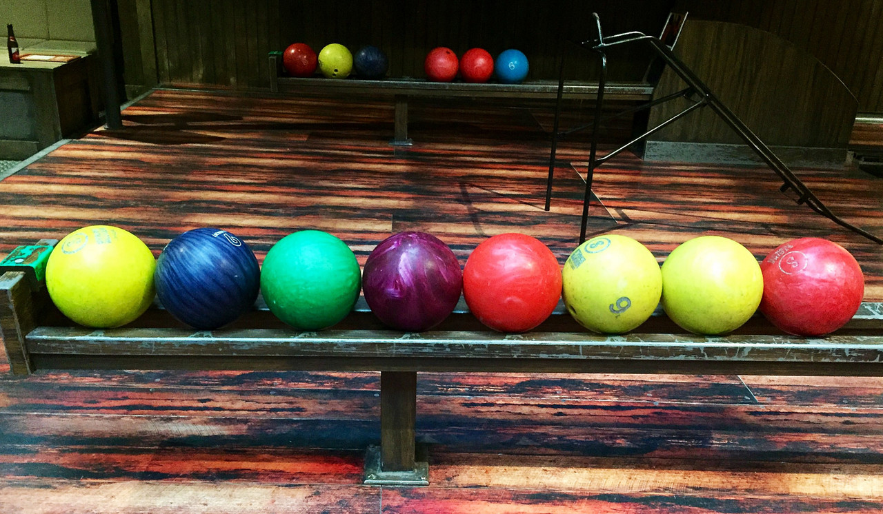 multibowlingballs.jpg