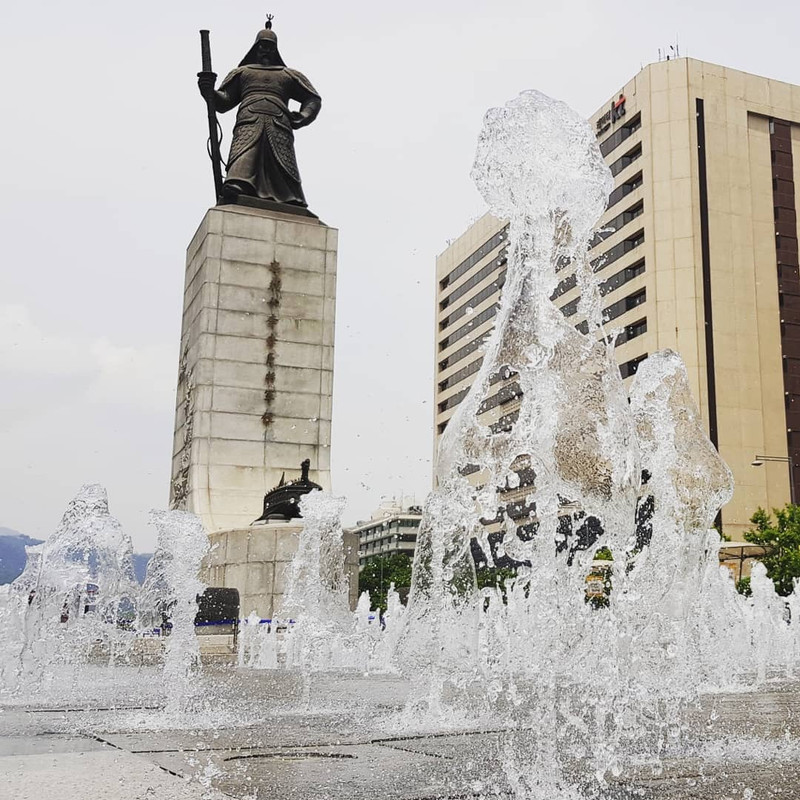 Patung Admiral Yi Sun-Shin dan Air Mancur