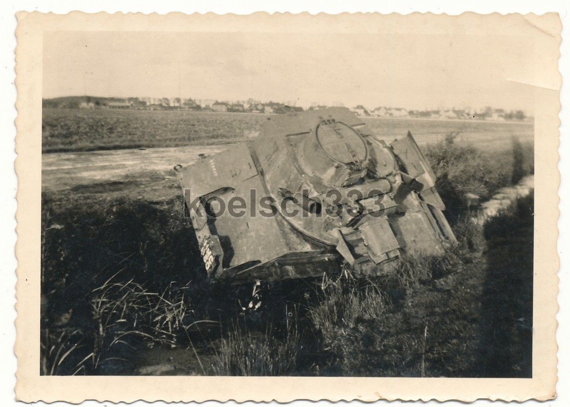 Foto Dünkirchen Front englischer Panzer Mk VI Ta