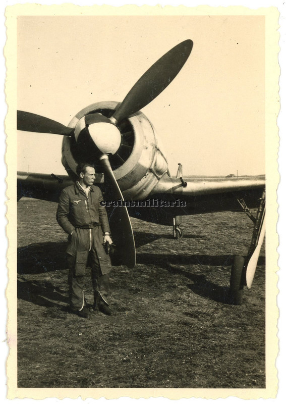 Orig. Foto Focke-Wulf Fw 190 Flugzeug Flugplatz BORDEAUX Bussac Frankreich 1943 (1)