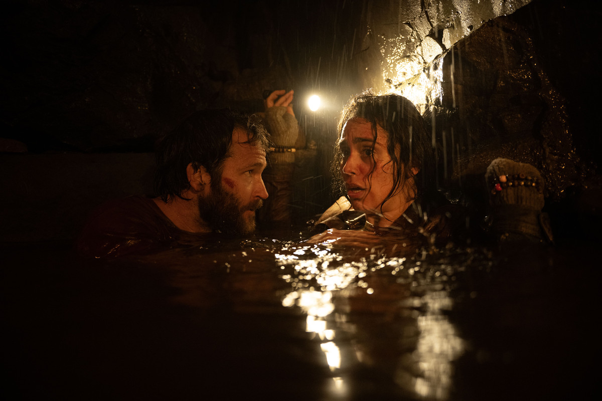 Jamie Costa and Emalia in Scurry (Signature Entertainment) 4